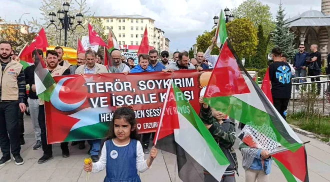 Erzurum’da hekimler ve sağlık çalışanları İsrail’in Gazze’ye yönelik saldırılarını protesto etti