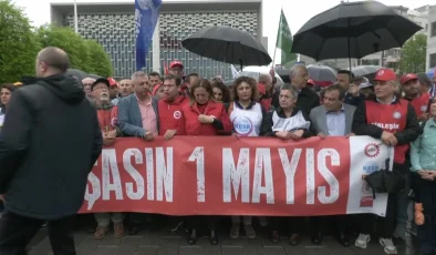 Taksim’de “Kanlı 1 Mayıs” Anması… Arzu Çerkezoğlu: “Herkesi Bir Elinde Karanfil, Diğerinde Aym Kararıyla Taksim’e Yürümeye Çağırıyoruz”